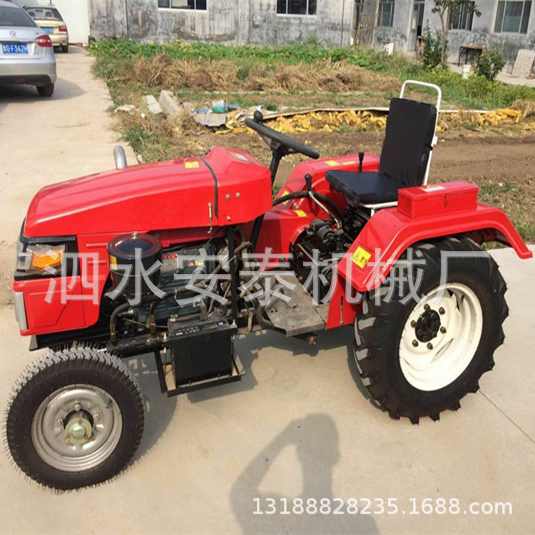 小型四輪拖拉機(jī)