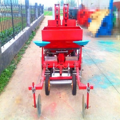 土豆播種機(jī)直銷 播種施肥打藥覆膜起壟多功能馬鈴薯播種機(jī)
