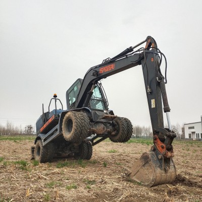 雷道 濟(jì)寧 二手輪式挖掘機 輪挖 便宜鉤機 挖土機圖片 旋轉(zhuǎn)挖機