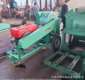 粉碎樹(shù)木竹子木材機(jī)機(jī)器 制香木粉機(jī) 柴油機(jī)移動(dòng)木頭雜木粉碎機(jī)