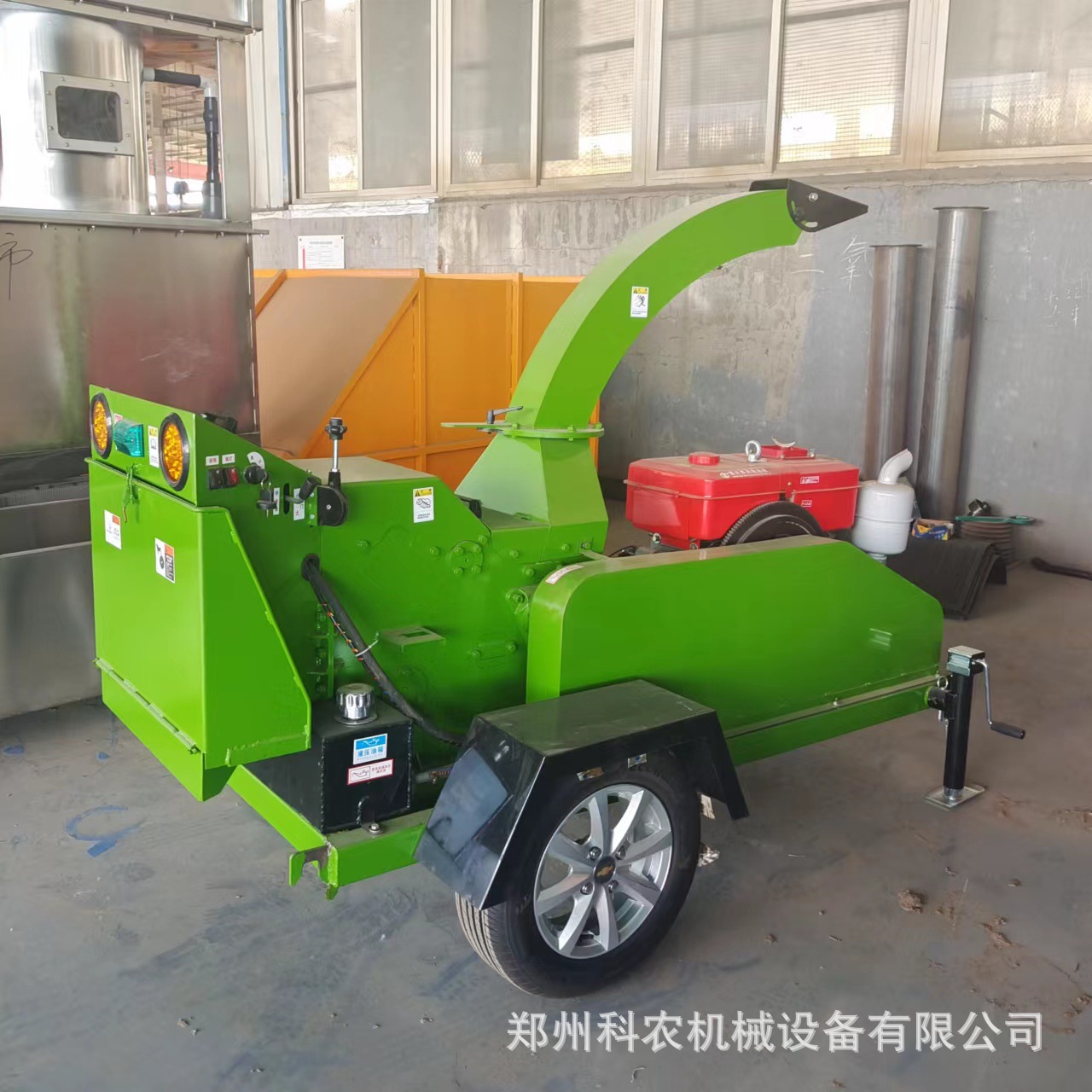 移動(dòng)樹(shù)枝粉碎機(jī)