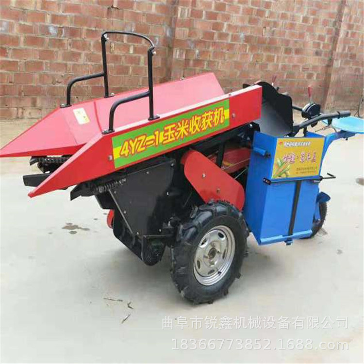 玉米收獲機(jī)06.jpg