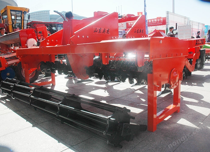 山東奧龍1SZL-310深松整地聯(lián)合作業(yè)機(jī)