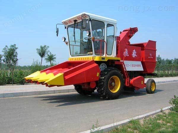 飛象牌4YZ-3型不對行玉米聯合收割機