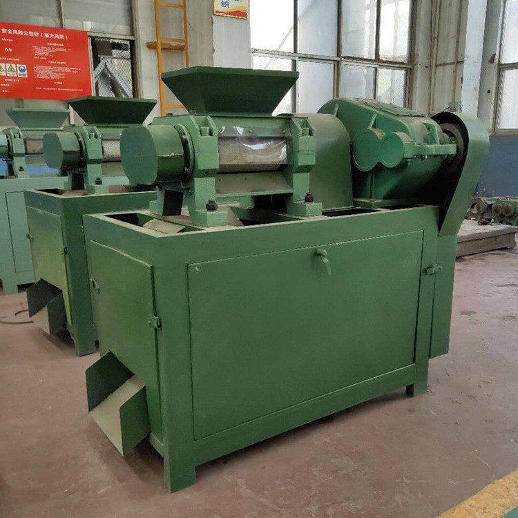 干法有機肥造粒機 復(fù)混肥雙輥擠壓制粒設(shè)備 粉末對輥擠壓造粒機