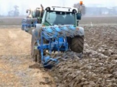 先進農業機械設備工作過程，看著真舒服！