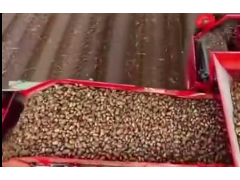 國外收割機(jī)VS國內(nèi)收割機(jī) #農(nóng)業(yè)機(jī)械